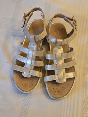 Like New Geox Leather Metallic Gold  Sandals